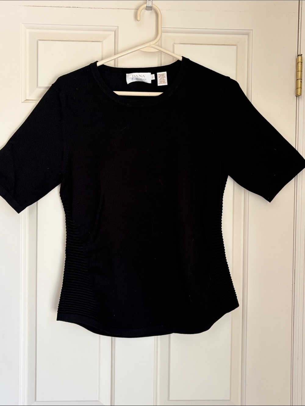 Dana Buchman Black Short Sleeve Ribbed Side Panel Top, size large